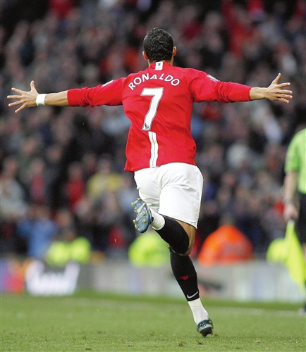 他在中场的 他在中场的