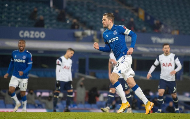 聚在共同的 聚在共同的